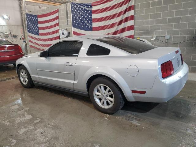 1ZVHT80N375201602 - 2007 FORD MUSTANG SILVER photo 2