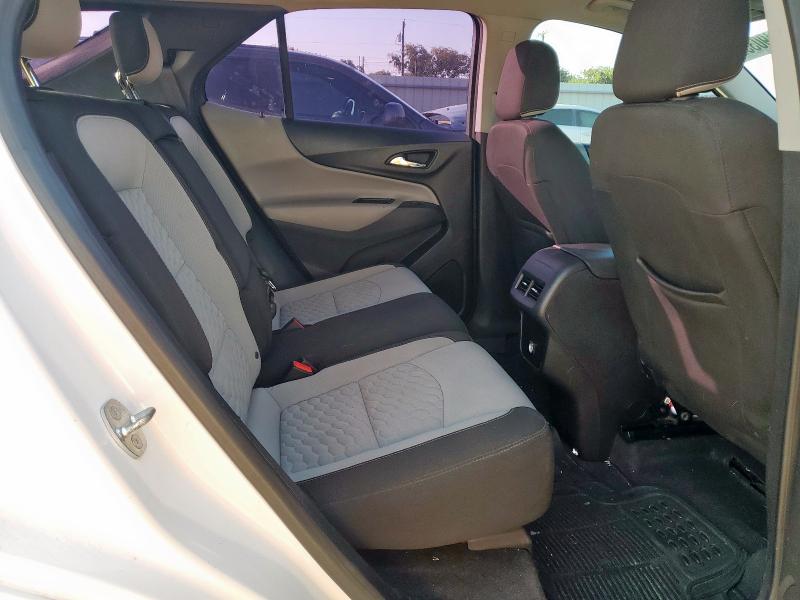 2GNAXHEV1J6123681 - 2018 CHEVROLET EQUINOX LS WHITE photo 10