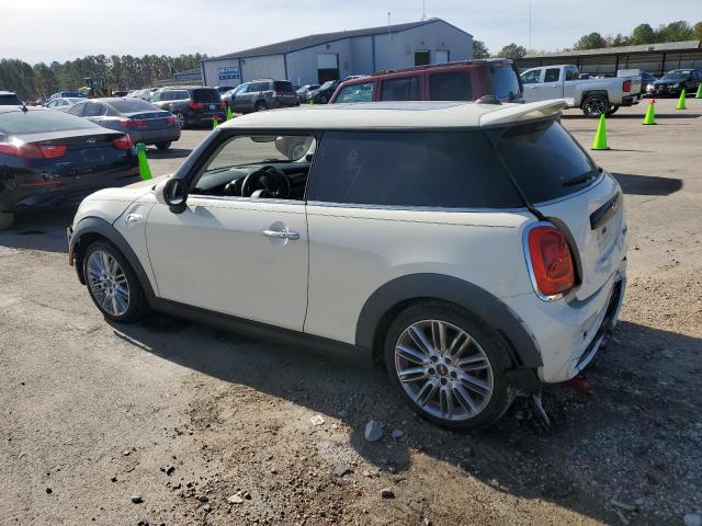 WMWXP7C57F2A38820 - 2015 MINI COOPER S CREAM photo 2