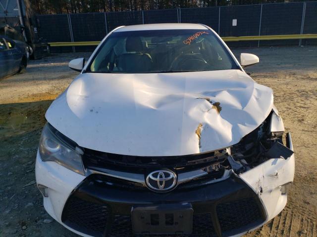 4T1BF1FK8HU660678 - 2017 TOYOTA CAMRY LE WHITE photo 5