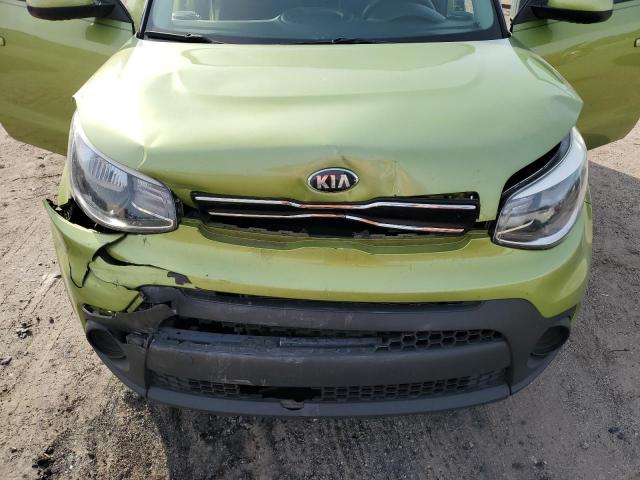 KNDJN2A23J7900658 - 2018 KIA SOUL GREEN photo 12