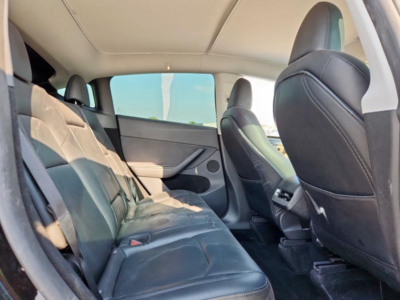 7SAYGDEE0PA107782 - 2023 TESLA MODEL Y Schwarz Foto 10