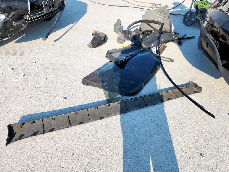 7SAYGDEE0PA107782 - 2023 TESLA MODEL Y Schwarz Foto 12