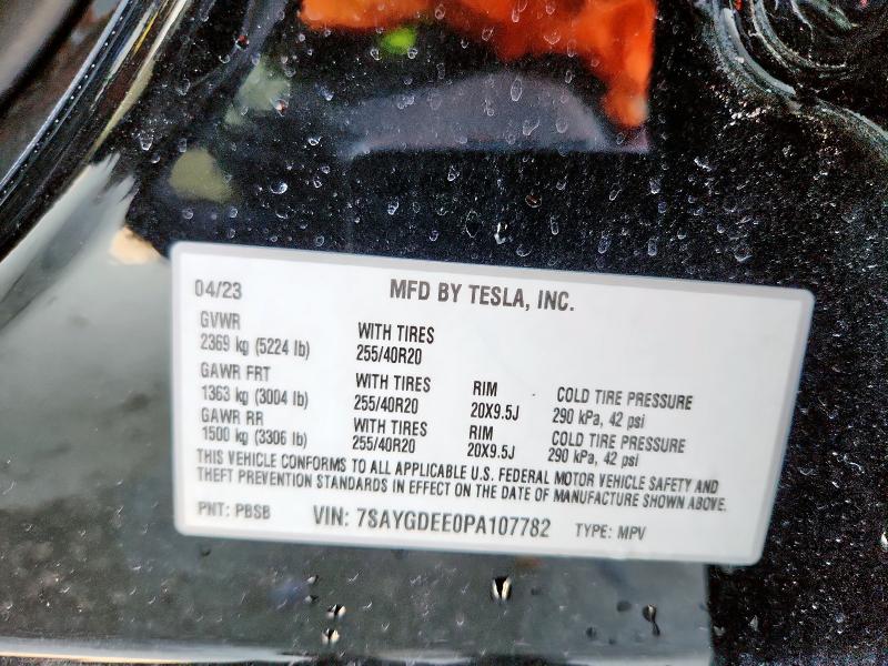 7SAYGDEE0PA107782 - 2023 TESLA MODEL Y Schwarz Foto 13