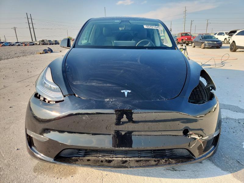 7SAYGDEE0PA107782 - 2023 TESLA MODEL Y Schwarz Foto 5