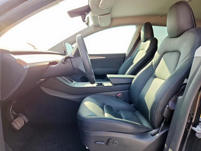 7SAYGDEE0PA107782 - 2023 TESLA MODEL Y Schwarz Foto 7