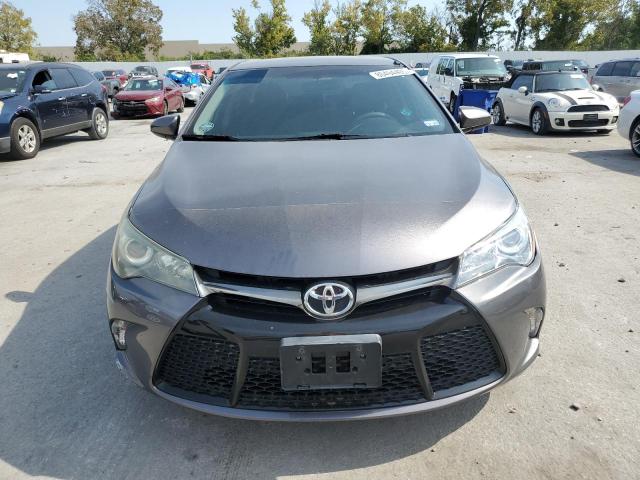 4T1BF1FK5GU551030 - 2016 TOYOTA CAMRY LE 灰色 照片 5