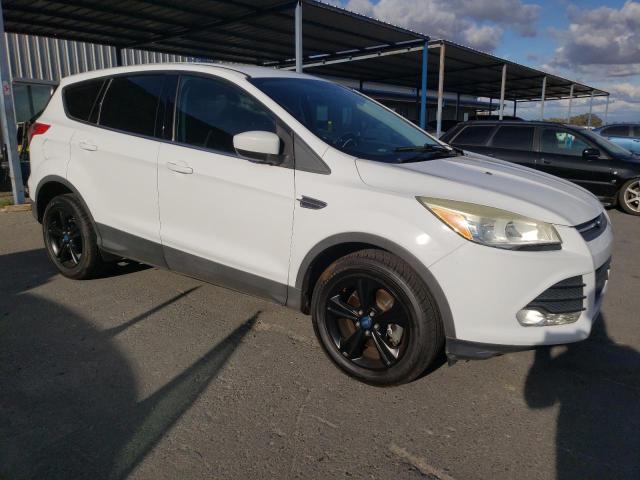 1FMCU9GX8DUD03692 - 2013 FORD ESCAPE SE WHITE photo 4