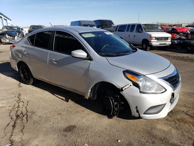 3N1CN7AP2JL805525 - 2018 NISSAN VERSA S SILVER photo 4