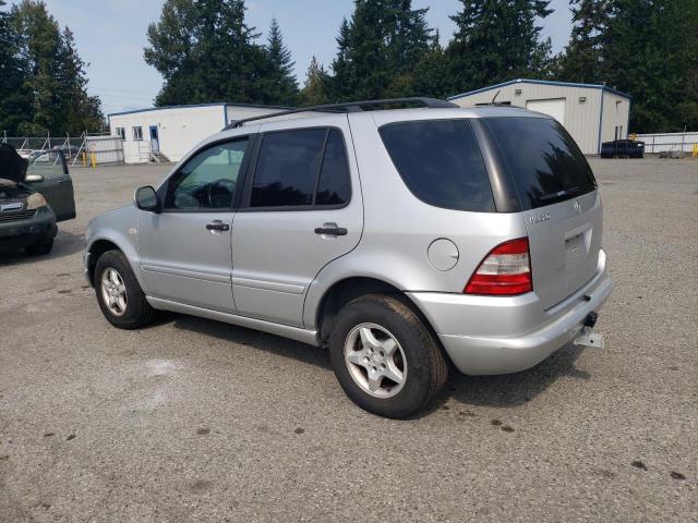4JGAB54EX1A286948 - 2001 MERCEDES-BENZ ML 320 SILVER photo 2