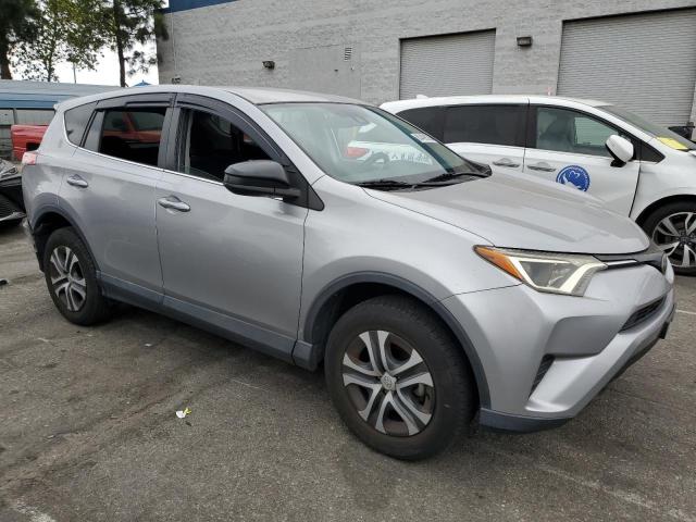 2T3ZFREV7HW383151 - 2017 TOYOTA RAV4 LE Szary zdjęcie 4