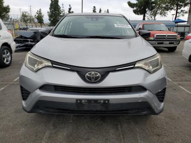2T3ZFREV7HW383151 - 2017 TOYOTA RAV4 LE Szary zdjęcie 5