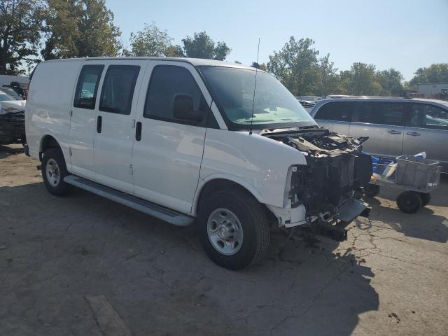 1GCWGAFG2K1319736 - 2019 CHEVROLET EXPRESS G2500 WHITE photo 4