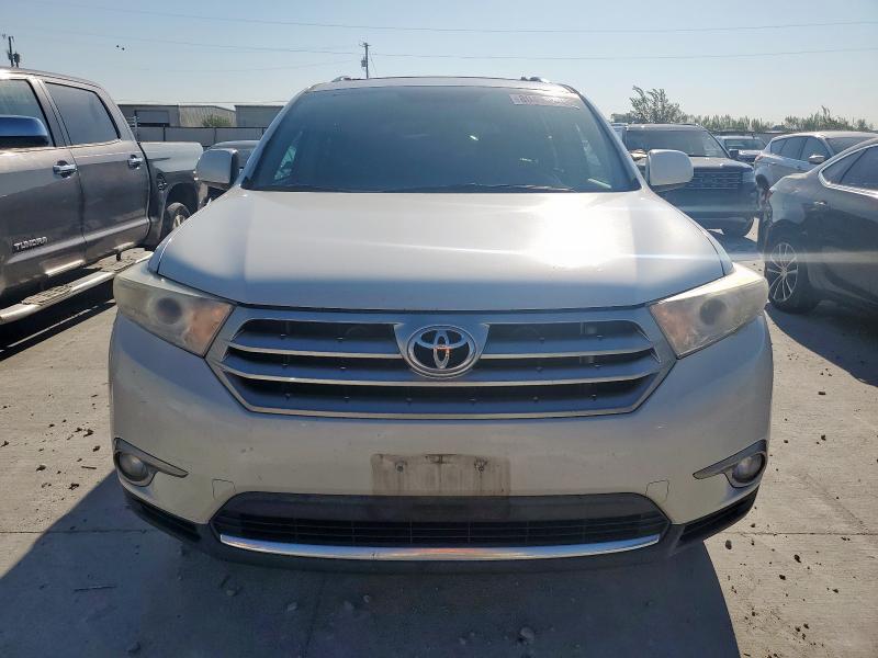 5TDZK3EH8DS120181 - 2013 TOYOTA HIGHLANDER BASE Blanco foto 5