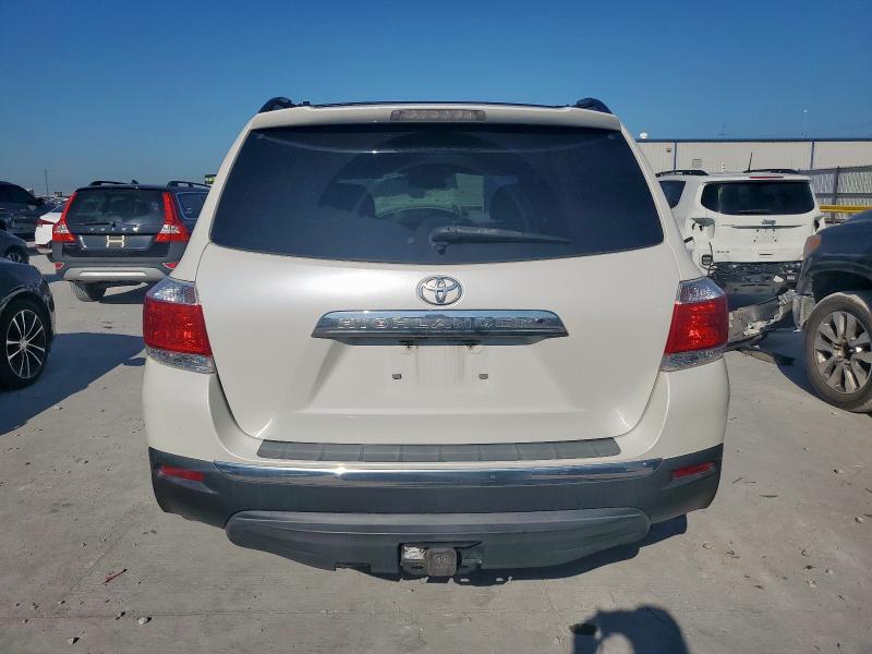 5TDZK3EH8DS120181 - 2013 TOYOTA HIGHLANDER BASE Blanco foto 6