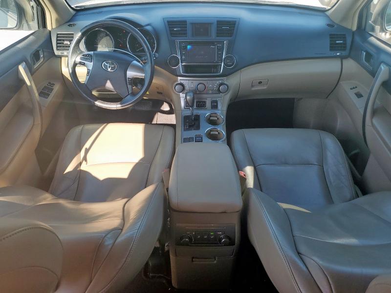 5TDZK3EH8DS120181 - 2013 TOYOTA HIGHLANDER BASE Blanco foto 8