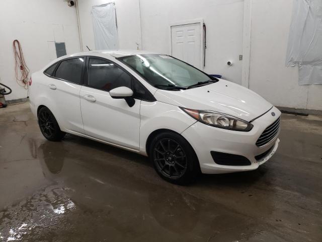 3FADP4BJ1HM132371 - 2017 FORD FIESTA SE WHITE photo 4