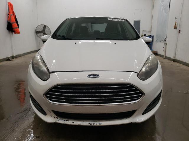 3FADP4BJ1HM132371 - 2017 FORD FIESTA SE WHITE photo 5