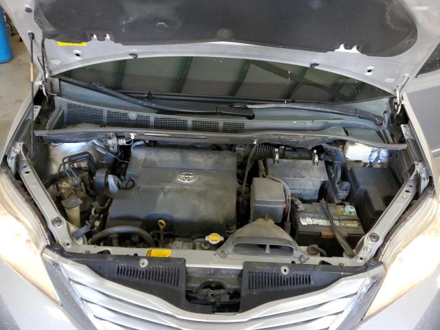 5TDYK3DC8BS155415 - 2011 TOYOTA SIENNA XLE GRAY photo 12