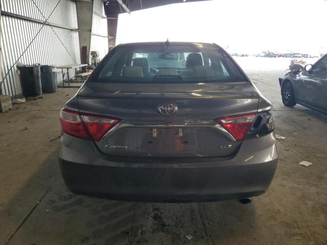 4T1BF1FK6HU632555 - 2017 TOYOTA CAMRY LE GRAY photo 6
