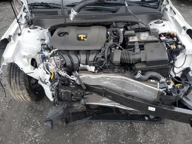 3KPF24AD8PE586431 - 2023 KIA FORTE LX WHITE photo 11