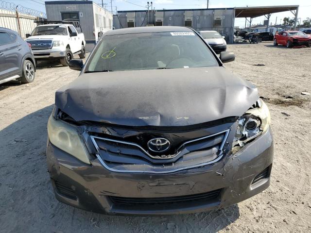 4T4BF3EK9AR032816 - 2010 TOYOTA CAMRY BASE Szary zdjęcie 5