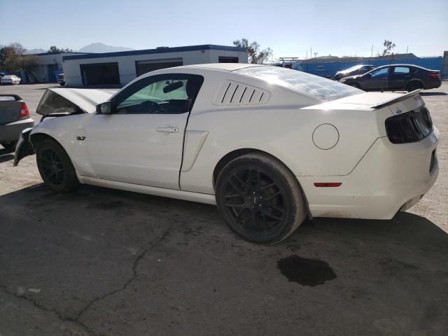 1ZVBP8AM5E5271566 - 2014 FORD MUSTANG WHITE photo 2