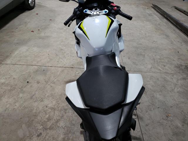 MLHPC6255M5200119 - 2021 HONDA CBR500 RA WHITE photo 6