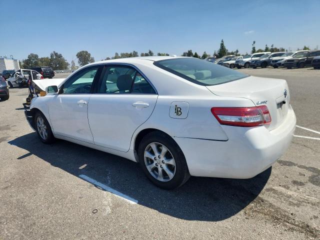 4T1BF3EKXBU768806 - 2011 TOYOTA CAMRY BASE WHITE photo 2