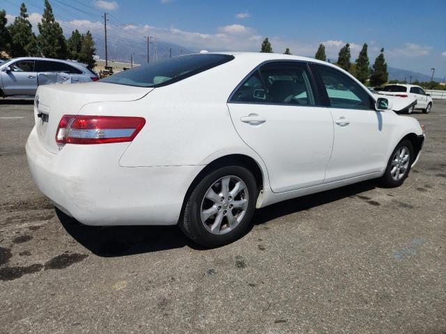 4T1BF3EKXBU768806 - 2011 TOYOTA CAMRY BASE WHITE photo 3