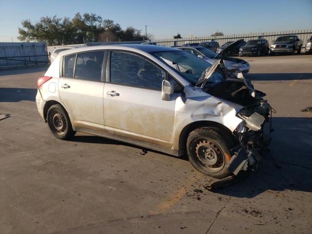 3N1BC13E89L478599 - 2009 NISSAN VERSA S SILVER photo 4