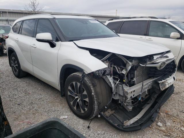 5TDHZRBH6NS560268 - 2022 TOYOTA HIGHLANDER XLE WHITE photo 4