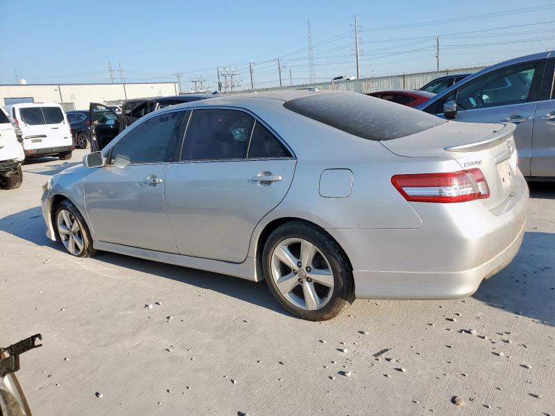4T1BK3EK2BU132313 - 2011 TOYOTA CAMRY SE ვერცხლისფერი ფოტო 2