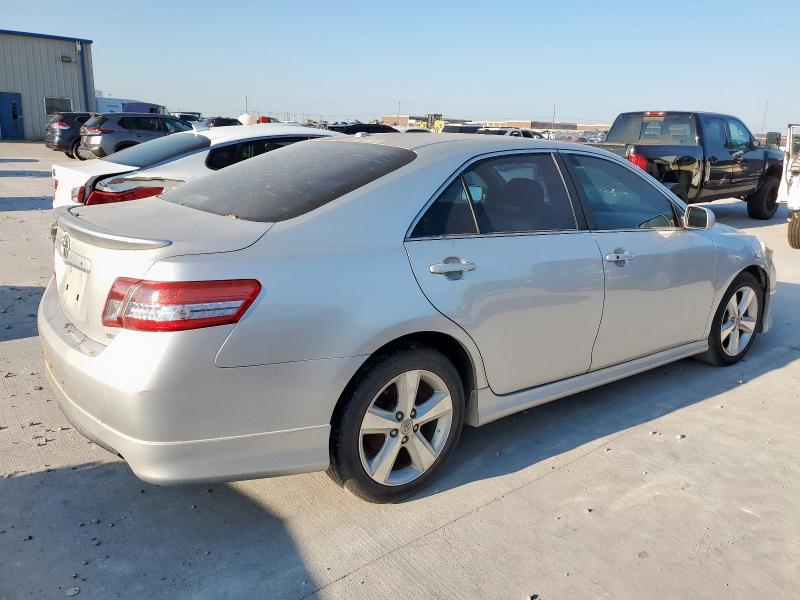 4T1BK3EK2BU132313 - 2011 TOYOTA CAMRY SE ვერცხლისფერი ფოტო 3