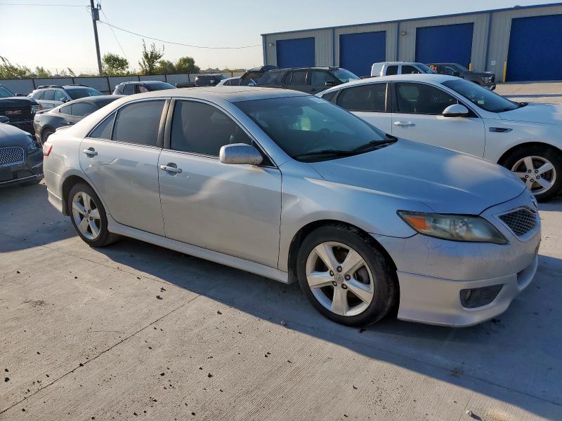 4T1BK3EK2BU132313 - 2011 TOYOTA CAMRY SE ვერცხლისფერი ფოტო 4