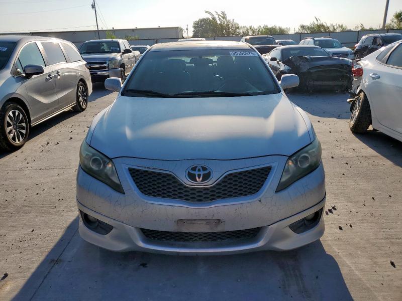 4T1BK3EK2BU132313 - 2011 TOYOTA CAMRY SE ვერცხლისფერი ფოტო 5