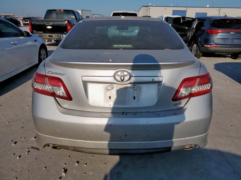 4T1BK3EK2BU132313 - 2011 TOYOTA CAMRY SE ვერცხლისფერი ფოტო 6