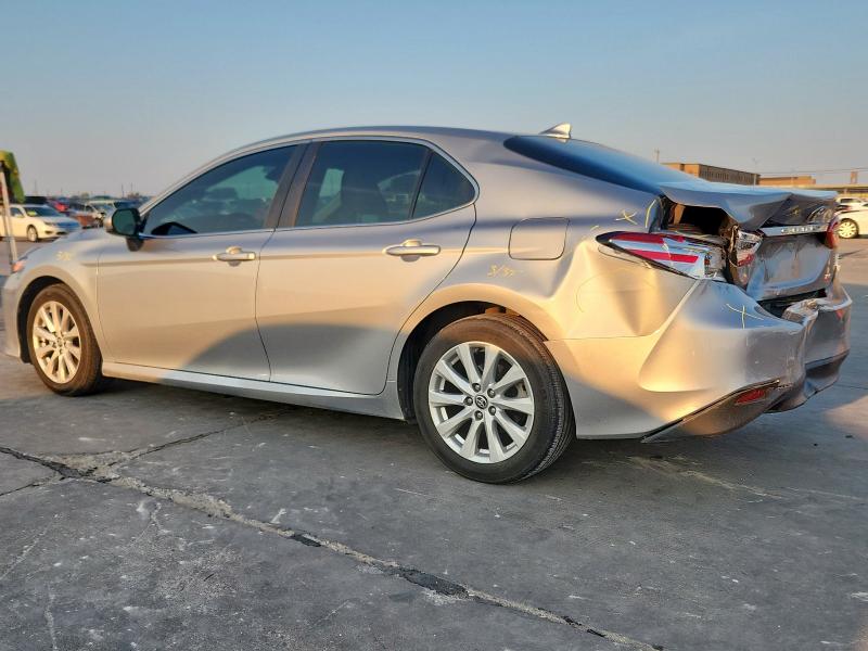 4T1C11AK9LU401622 - 2020 TOYOTA CAMRY LE SILVER photo 2
