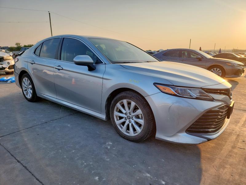 4T1C11AK9LU401622 - 2020 TOYOTA CAMRY LE SILVER photo 4