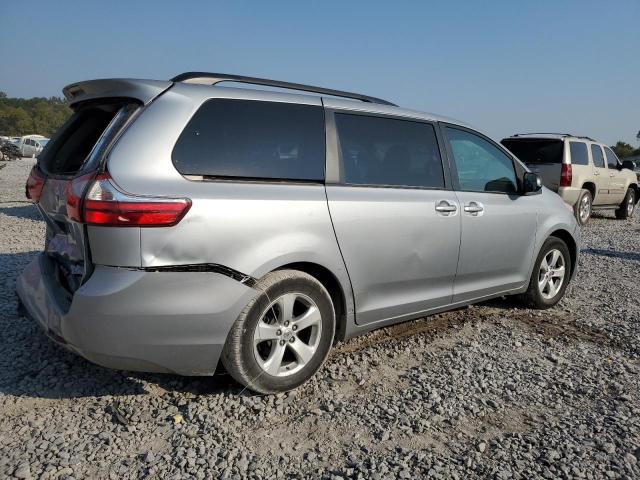 5TDKZ3DC9HS845930 - 2017 TOYOTA SIENNA LE ვერცხლისფერი ფოტო 3