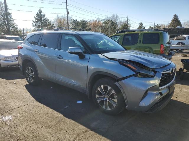 5TDHZRBH2NS240171 - 2022 TOYOTA HIGHLANDER XLE SILVER photo 4
