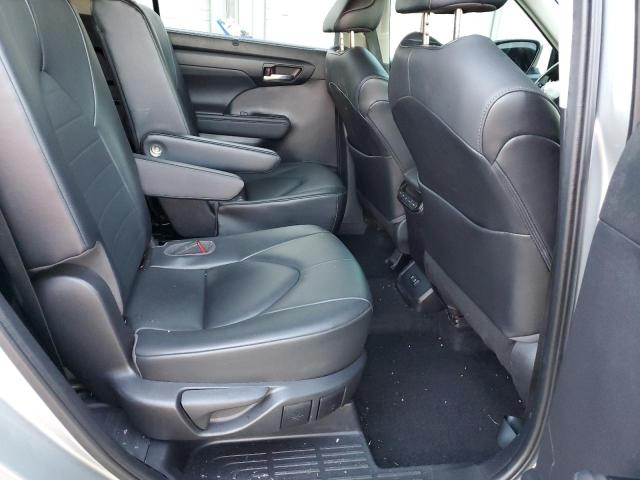 5TDGZRAH1MS037946 - 2021 TOYOTA HIGHLANDER XLE 银色 照片 11
