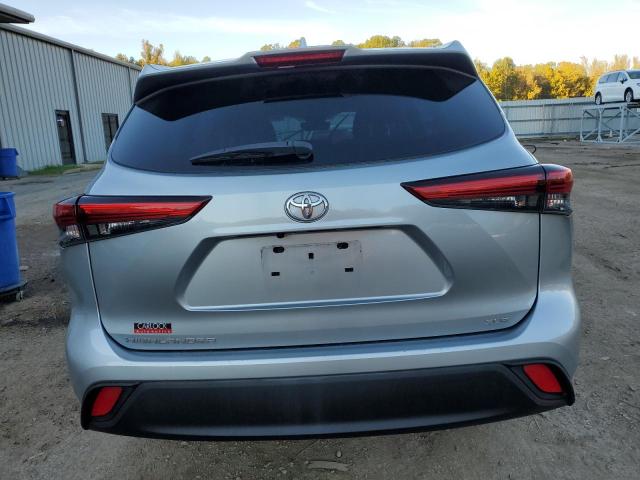 5TDGZRAH1MS037946 - 2021 TOYOTA HIGHLANDER XLE 银色 照片 6