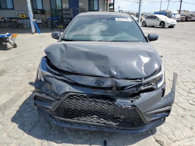 5YFP4MCEXRP215194 - 2024 TOYOTA COROLLA SE ნაცრისფერი ფოტო 5
