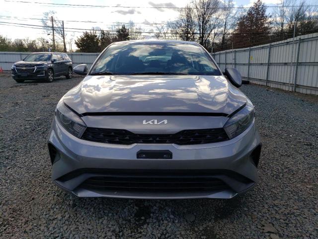 3KPF24AD5PE532620 - 2023 KIA FORTE LX GRAY photo 5