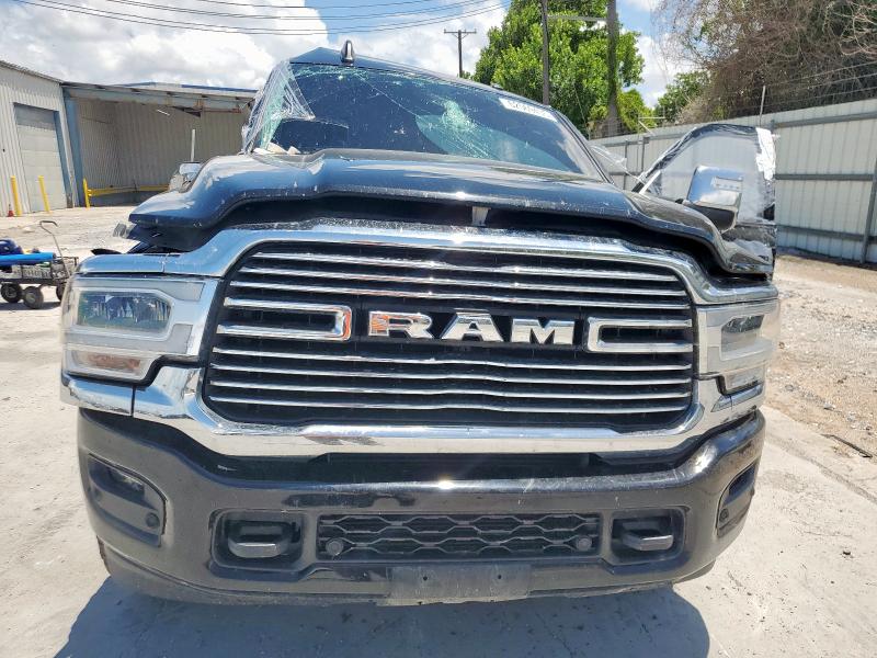 3C6UR5FL2RG196075 - 2024 RAM 2500 LARAMIE Czarny zdjęcie 5