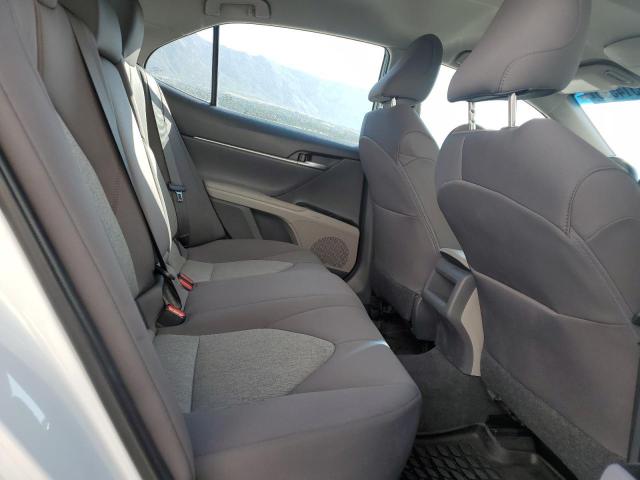 4T1B11HK9JU129460 - 2018 TOYOTA CAMRY L WHITE photo 10