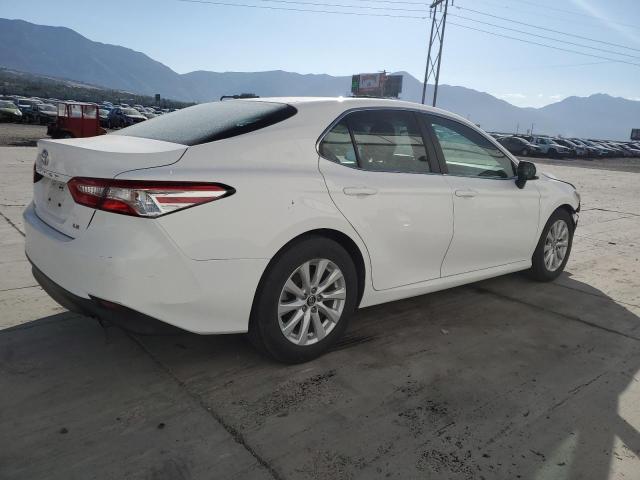 4T1B11HK9JU129460 - 2018 TOYOTA CAMRY L WHITE photo 3