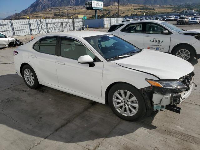 4T1B11HK9JU129460 - 2018 TOYOTA CAMRY L WHITE photo 4