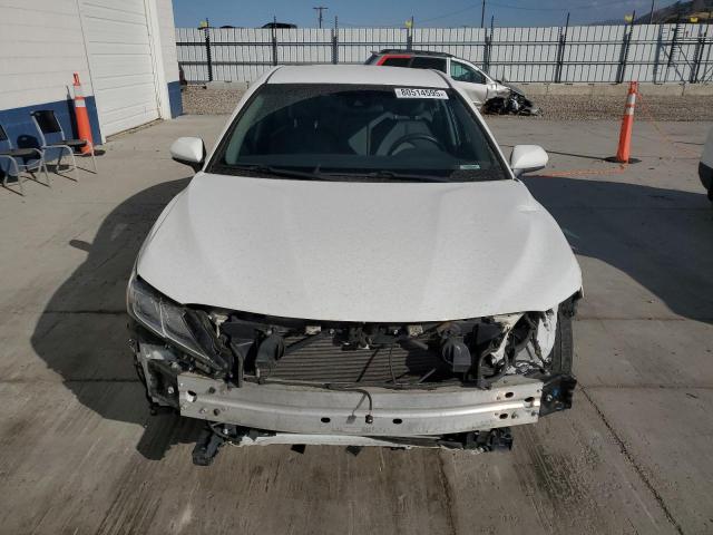 4T1B11HK9JU129460 - 2018 TOYOTA CAMRY L WHITE photo 5